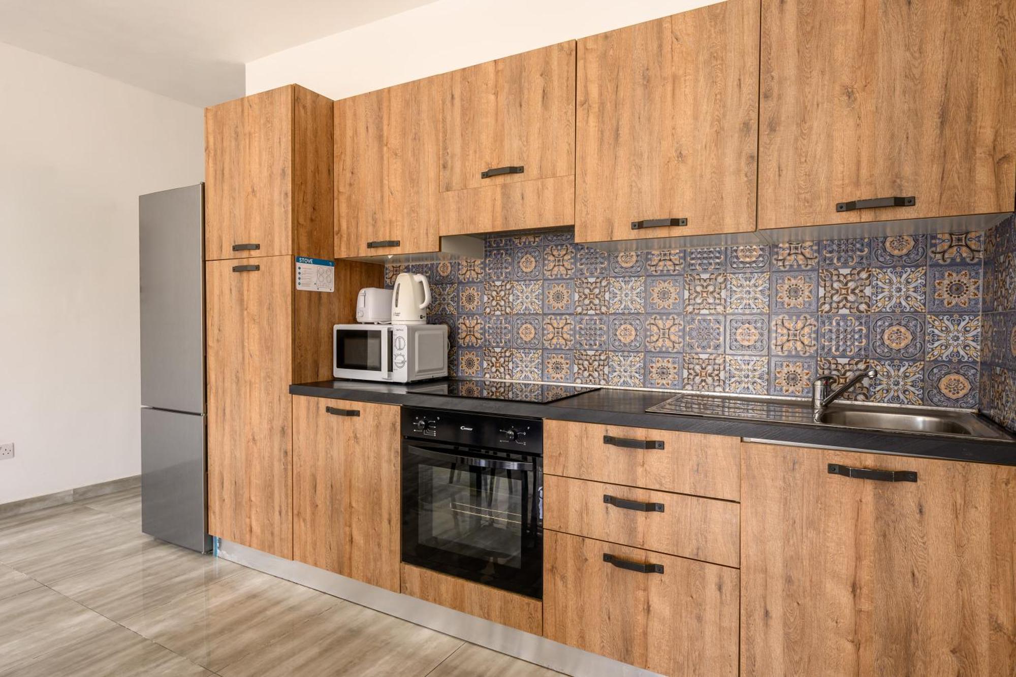 F11 Room 2, Private Room Two Single Beds Shared Bathroom In Shared Flat Msida Exterior photo