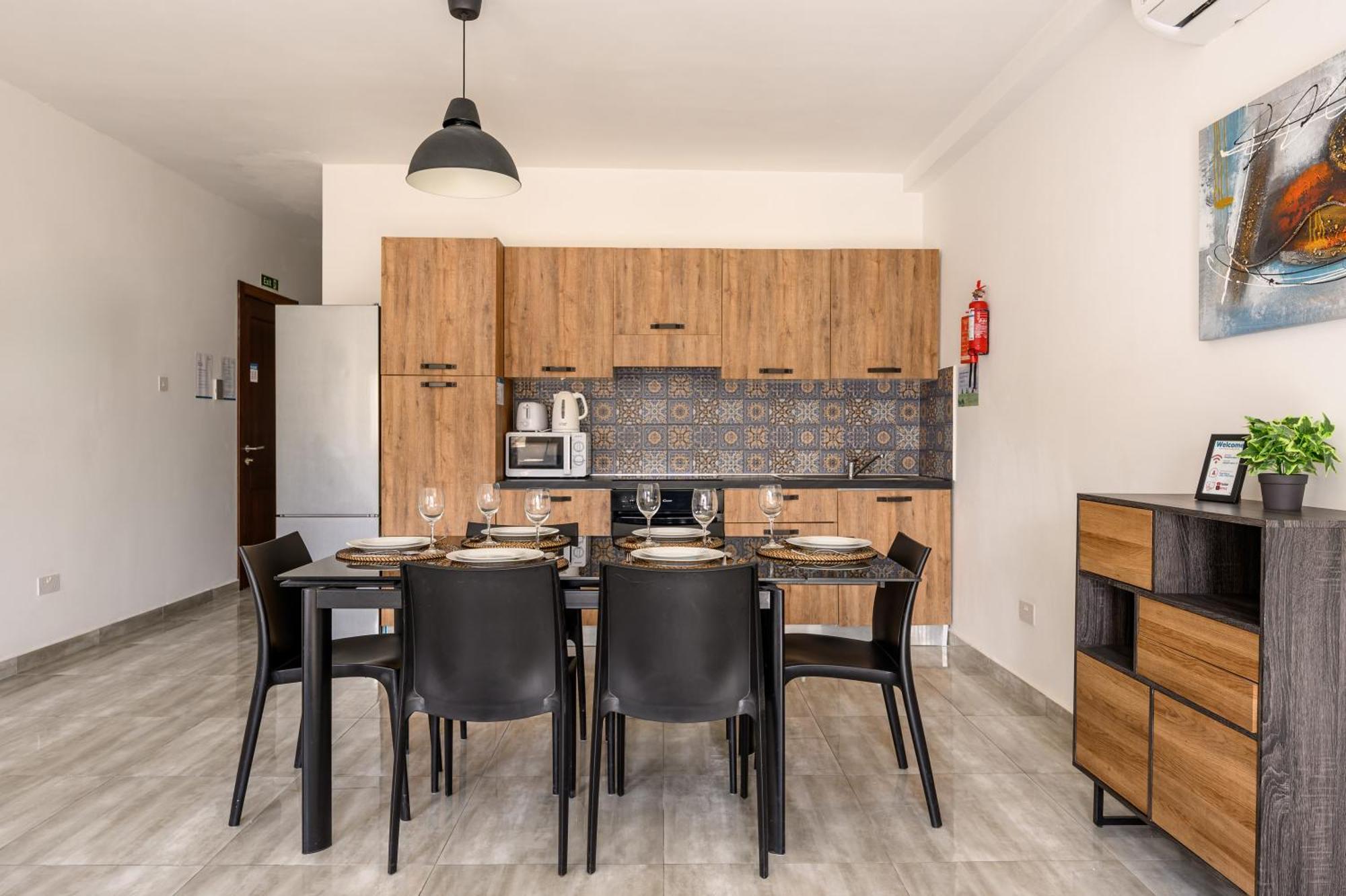 F11 Room 2, Private Room Two Single Beds Shared Bathroom In Shared Flat Msida Exterior photo